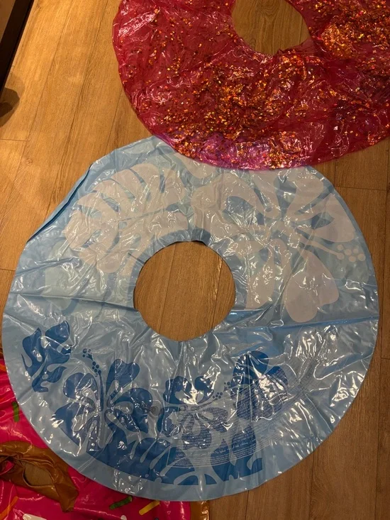 5 Assorted Inflatable Pool Floats - Picture 5 of 7